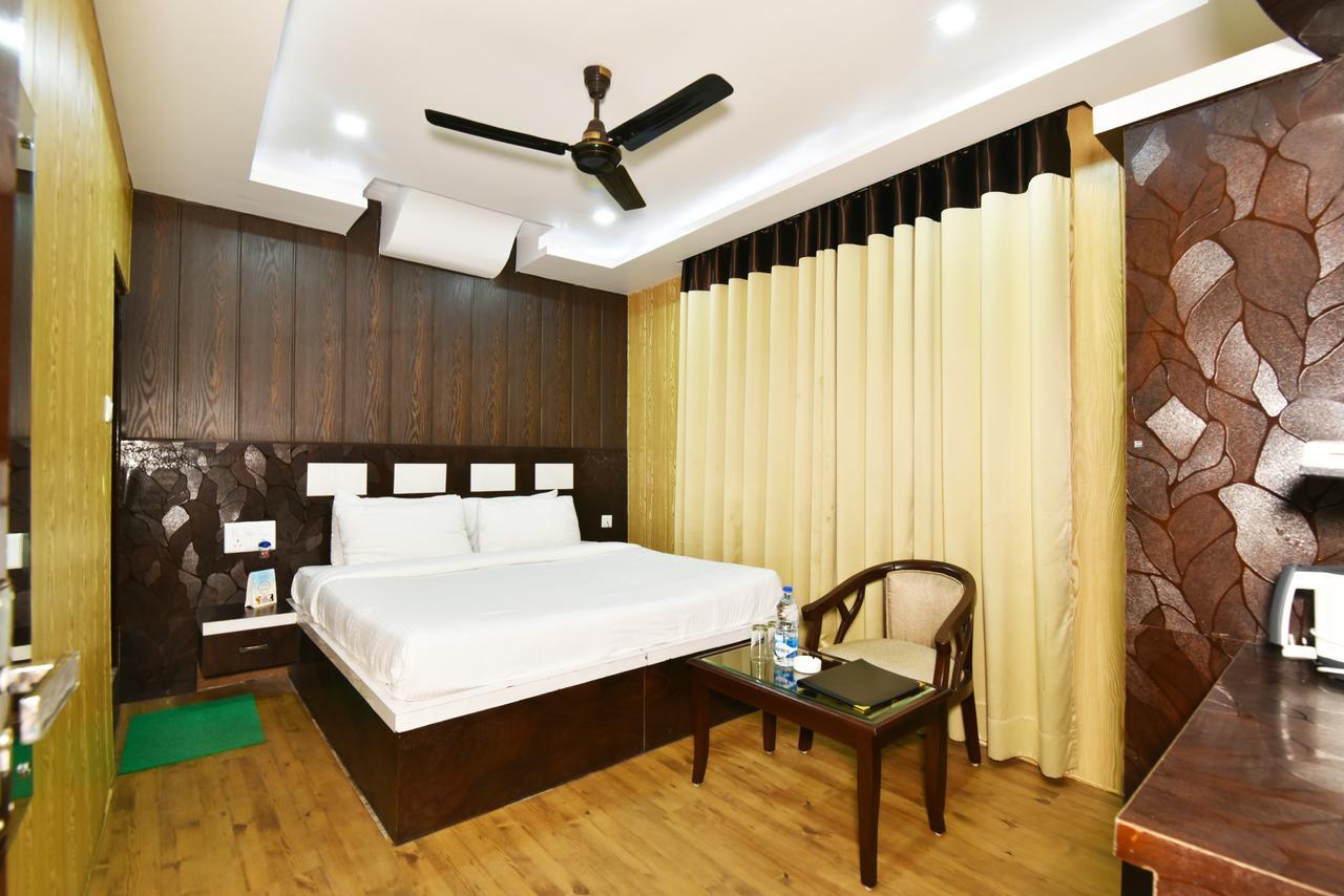 Surbhi Guest House Дхарамсала Екстериор снимка